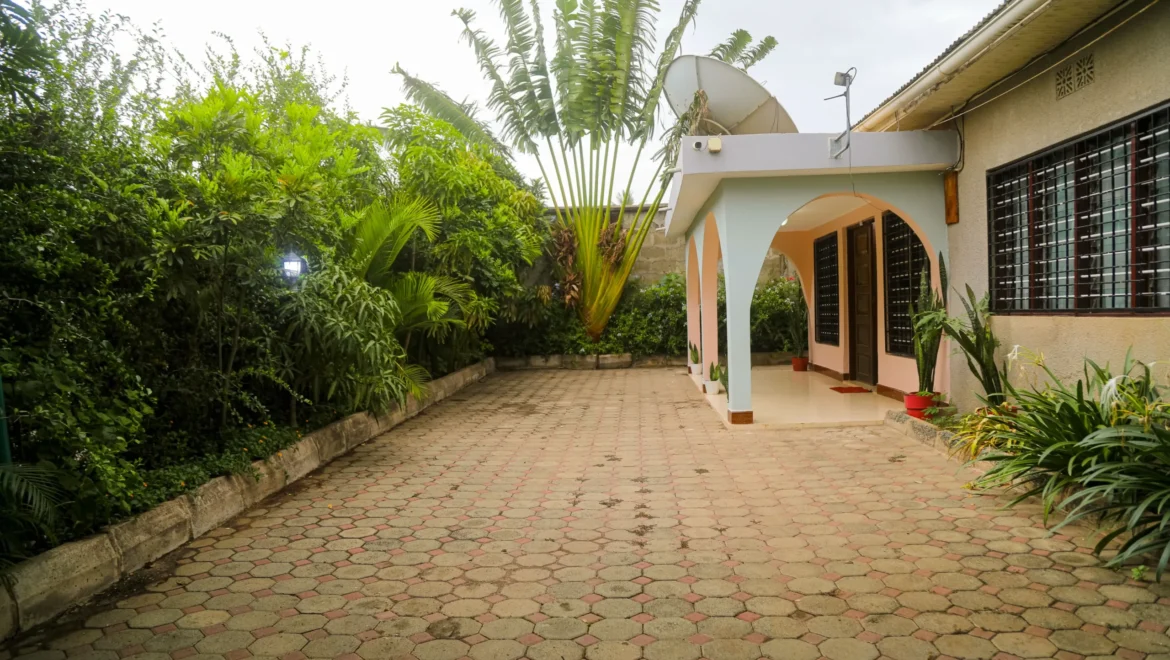 Front and Entrance area